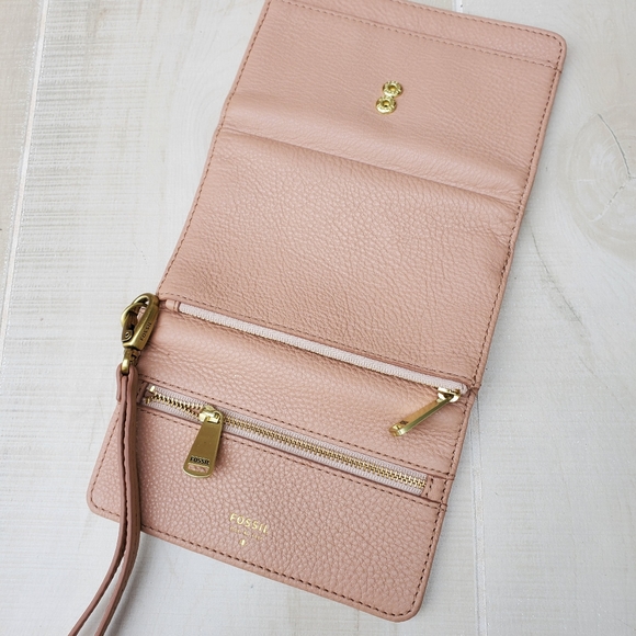 FOSSIL leather wristlet - Picture 5 of 6